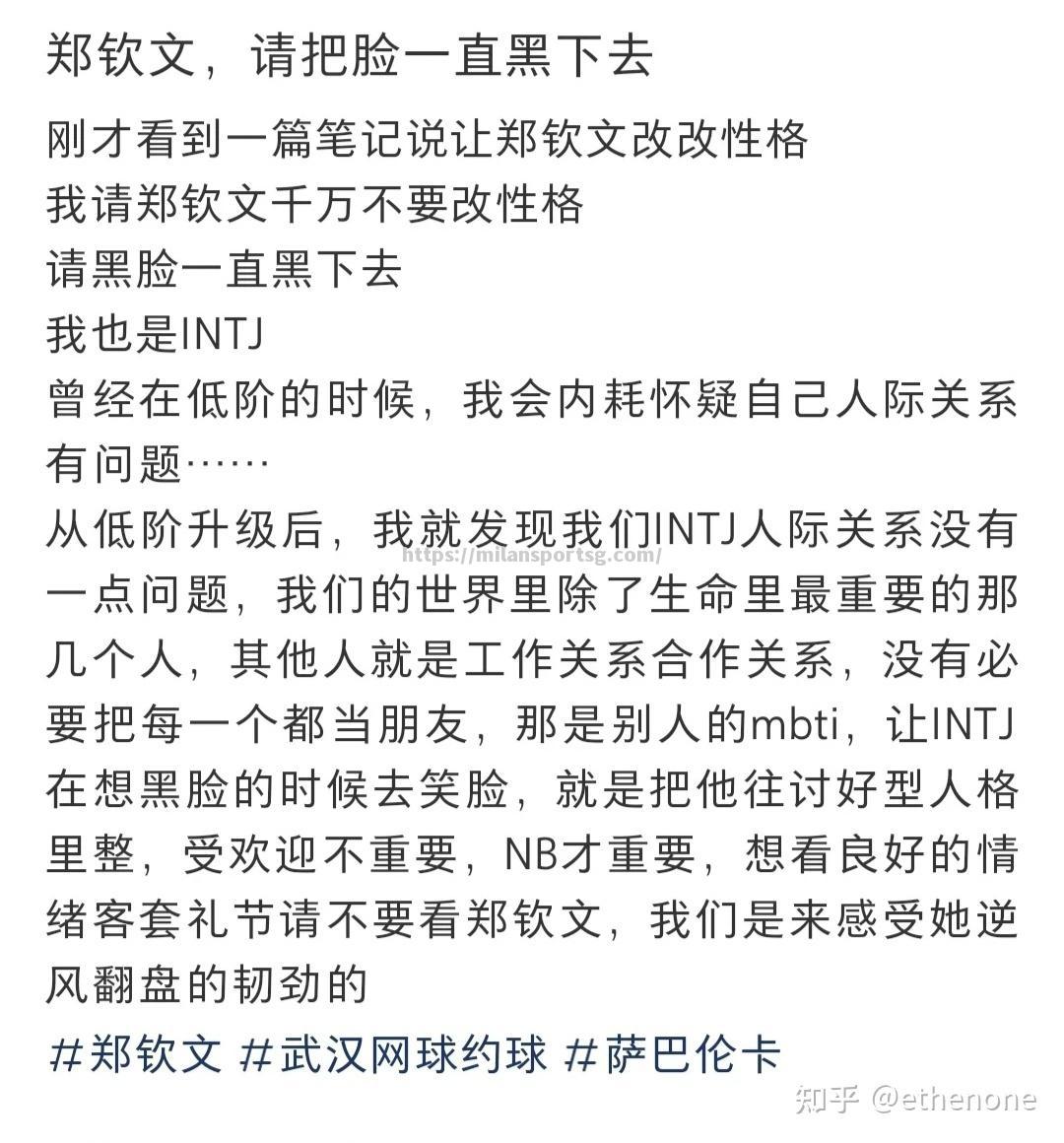 现场观众情绪高涨，为选手鼓与呼